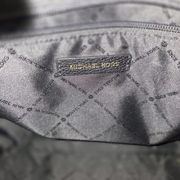 Michael Kors: Gently Used Condition Signature Black and Tan Tote. - Picture 15 of 16